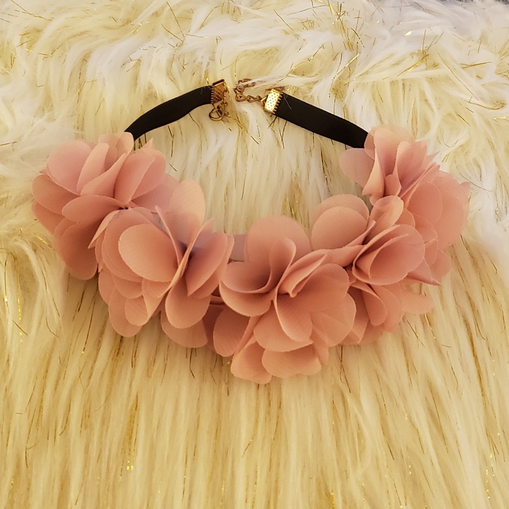Floral choker NWOT